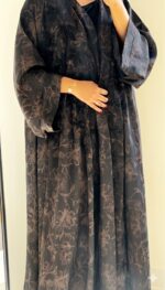 ⁦عباية  ستان ثقيل بلون بني شوكولاتة - قصة كلوش وتطريز يدوي كامل⁩ - الصورة ⁦6⁩