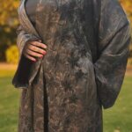 عباية  ستان ثقيل بلون بني شوكولاتة - قصة كلوش وتطريز يدوي كامل