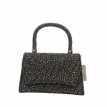 تشكيلة "نايت غلو" للسهرات – حقائب كريستالية تخطف الأنظار