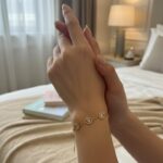 سوار "الأحجار المتحركة" (Moving Stones Bracelet)