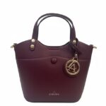 حقيبة يد كتف نسائية جلد فاخرة  - تصميم كلاسيكي بمقبض علوي وميدالية ذهبية