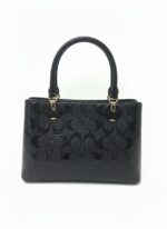 ⁦حقيبة يد نسائية فاخرة من "GUIDA" - تصميم كلاسيكي بنقوش بارزة⁩ - الصورة ⁦3⁩