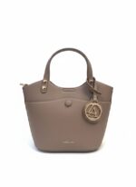 ⁦حقيبة يد كتف نسائية جلد فاخرة من لوراينا - تصميم كلاسيكي بمقبض علوي وميدالية ذهبية⁩ - الصورة ⁦2⁩