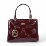 ⁦حقيبة يد لورينا (LORAINA) العصرية - فخامة النقوش واللمسات الذهبية⁩ - الصورة ⁦5⁩