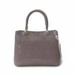 شنطة يد نسائية بتصميم كلاسيكي فاخر - لون كافيه لامع