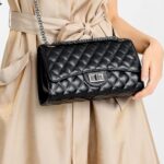 حقيبة "إيليجانس" الكلاسيكية – لمسة فخامة تناسب كل المناسبات