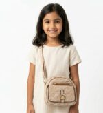 ⁦حقيبة كتف (كروس) مبطنة للبنات بلمسة كلاسيكية وإبزيم ذهبي⁩ - الصورة ⁦5⁩