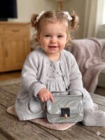 ⁦حقيبة يد بناتي "ماربل" بلمعة فاخرة - إكسسوارات أطفال أنيقة⁩ - الصورة ⁦5⁩