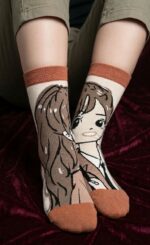 شرابات نسائية قطنية طويلة - تشكيلة "لوحات فنية" بتصاميم وجوه عصرية وألوان دافئة