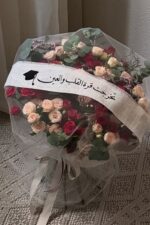 فازة ورد صناعي تخرج مخصصة بالاسم