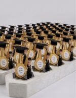 ⁦توزيعات عطر التخرج الفاخرة - قاعدة رخام ملكي (إصدار 2026)⁩ - الصورة ⁦2⁩