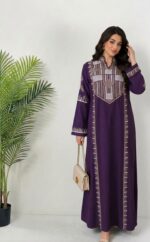 ⁦عباية نسائية مطرزة بتصميم هندسي عصري⁩ - الصورة ⁦2⁩